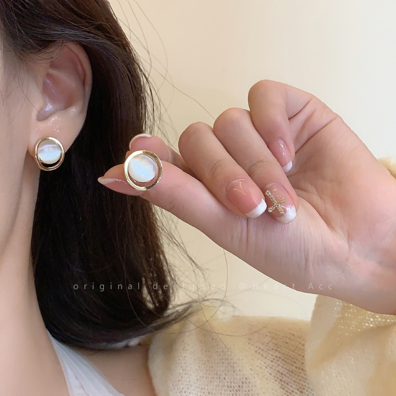 s925 silver needle, simple and versatile, circle cat's eye stone earrings, a niche design for women, fashionable and the same style of ear studs and earrings as Internet celebrities Specification drawing