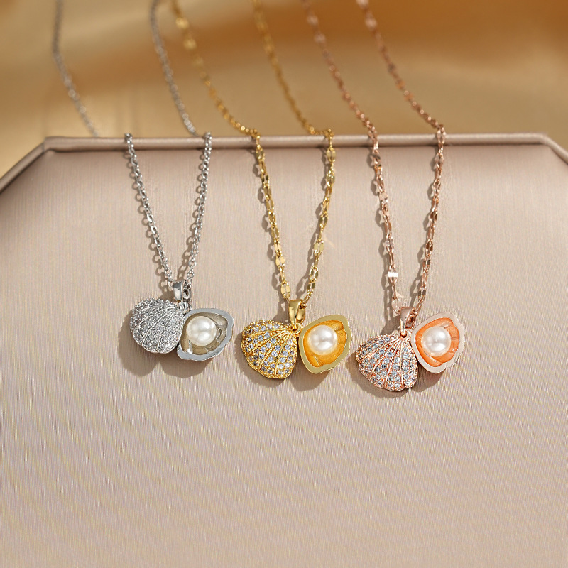 Xiaohongshu's best-selling pearl and shell necklace with zircon inlaid for women, a light luxury collarbone chain and elegant accessory full figure