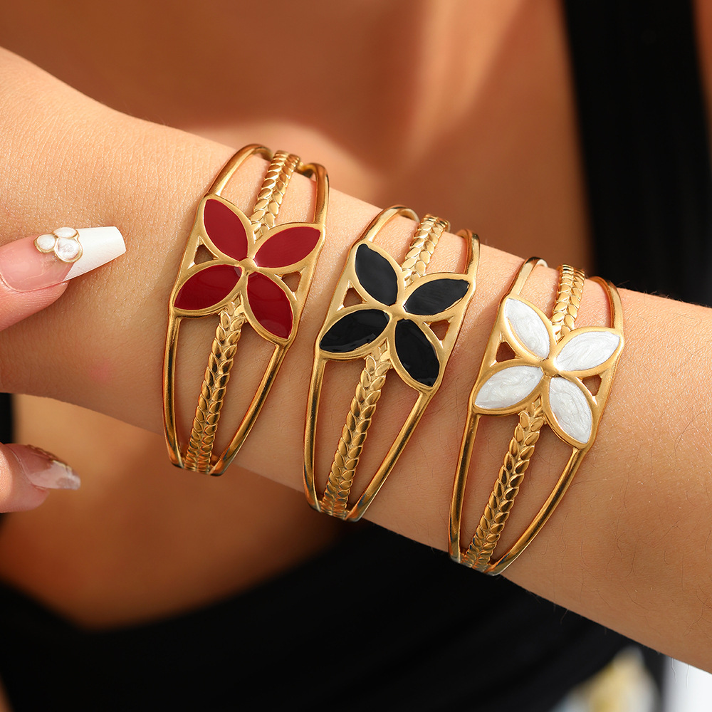 New cross-border European and American oil-dripping stainless steel bracelet, golden light luxury, non-fading flower, ins geometric design jewelry full figure