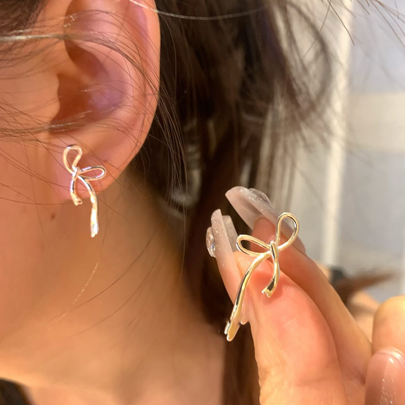 Simple ribbon bow stud earrings for women with a high-end feel, 2024 new cool style unique bestseller earrings wholesale full figure