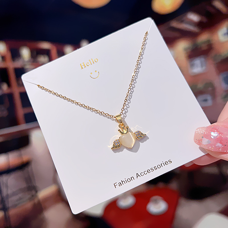 Cat's eye stone heart-shaped small wing necklace, a niche design for women, a popular collarbone chain, a cold style high-end neckchain accessory Application Scenario