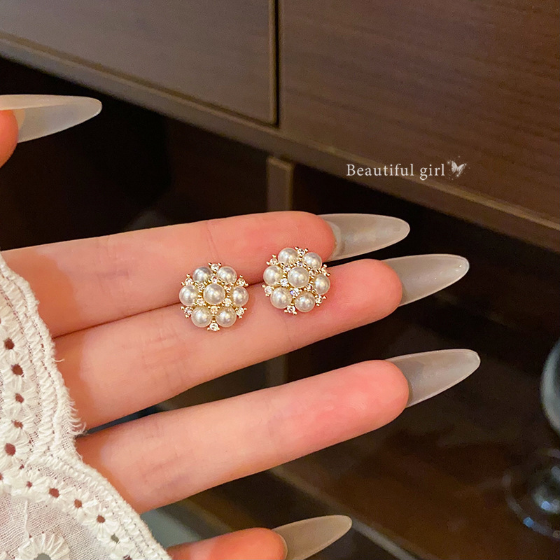 New Zircon sparkling pearl stud earrings, light luxury flower ball and diamond-encrusted flower earrings, Chanel style three-dimensional sparkling diamond earrings for women full figure