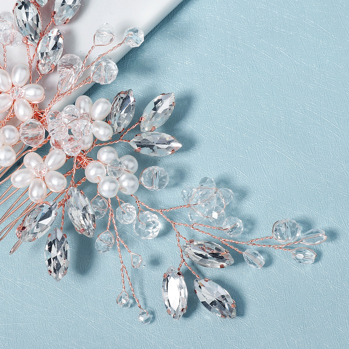 Xiuhe Ancient-style crystal pearl hair accessories, handcrafted updo hair, flower arrangement comb, cross-border retro and beautiful wedding bride's hair comb Application Scenario