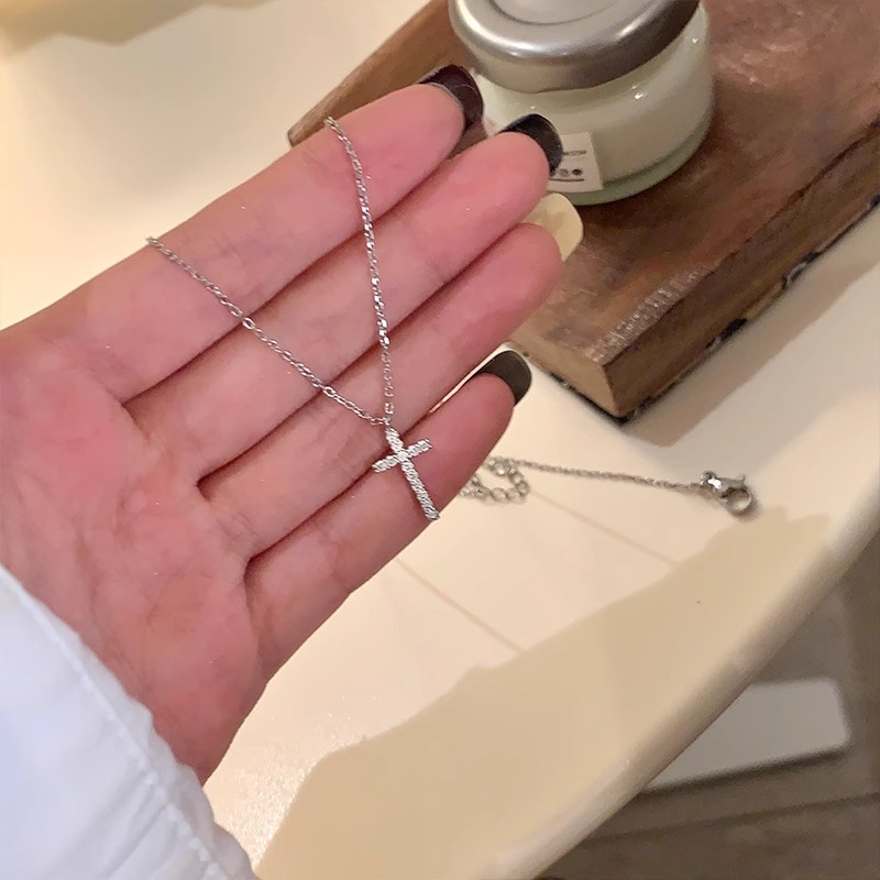 Full diamond cross necklace, sweet and versatile for women, in an ins style, light luxury and niche design, fashionable collarbone chain batch Specification drawing