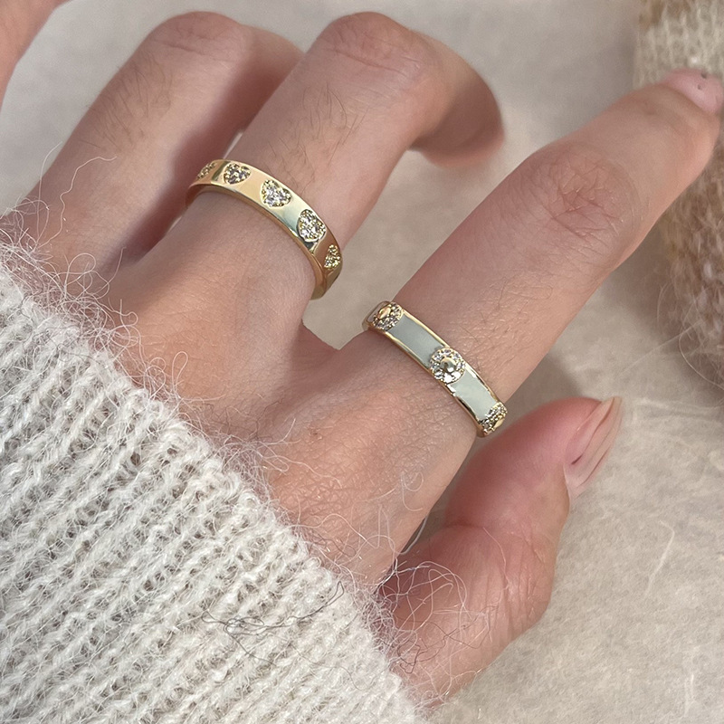 The new 2023 niche design style gray-blue color-block zircon exquisite ring with a heart-shaped hollowed-out design details Picture