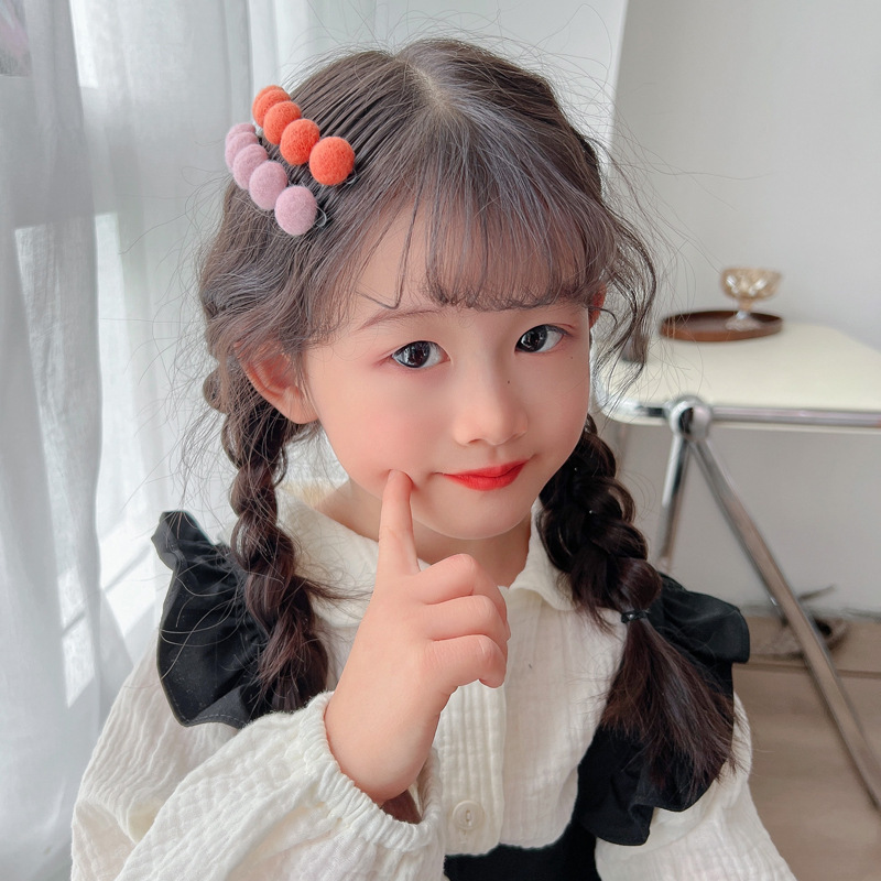 Children's hair accessories, bangs, broken hair styling tools, combing hair clips, hairpins, bangs, broken hair combs, girls' hair clips, headwear for girls Application Scenario