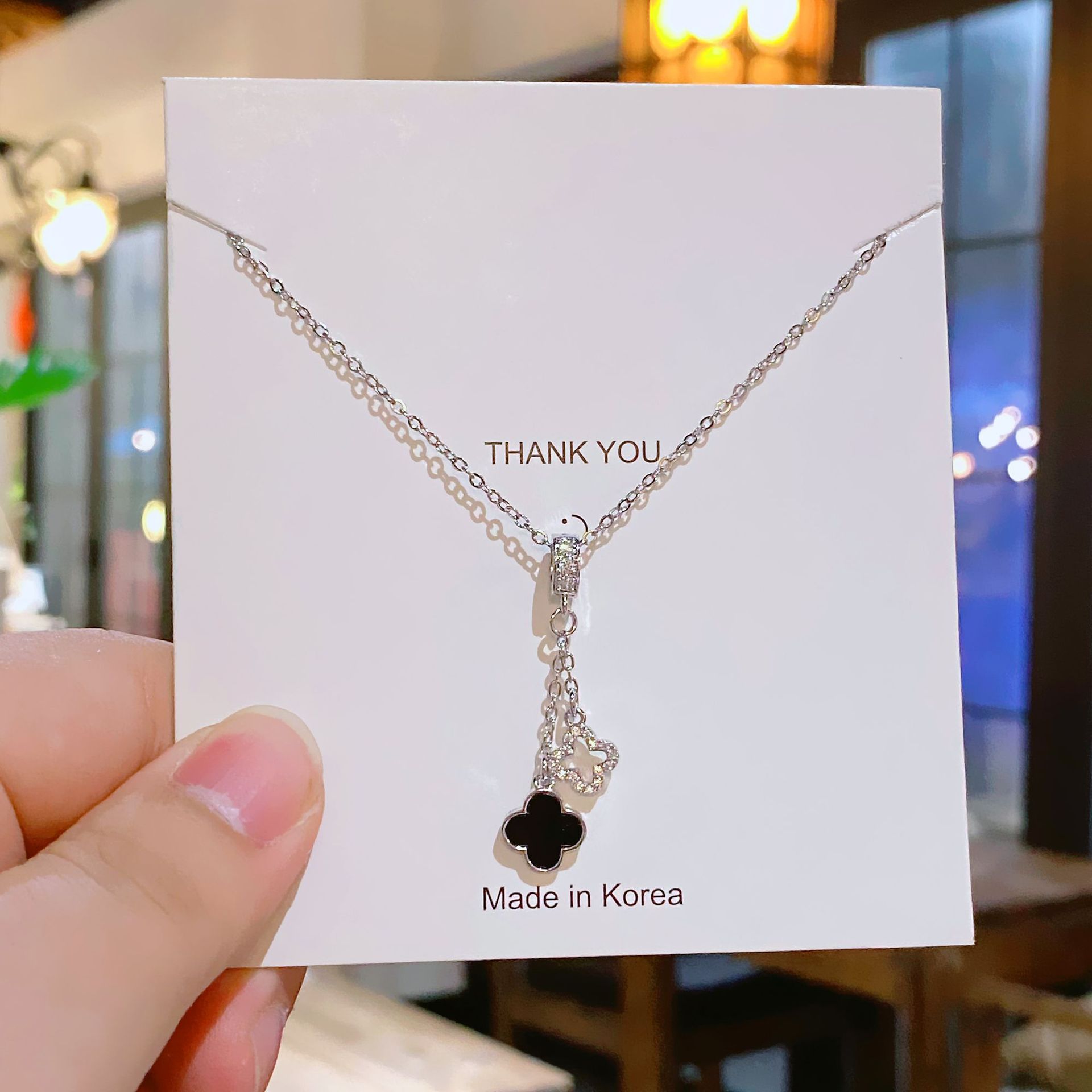 A versatile silver tassel double pendant four-leaf flower necklace for women, a niche, light luxury and exquisite collarbone chain accessory wholesale full figure