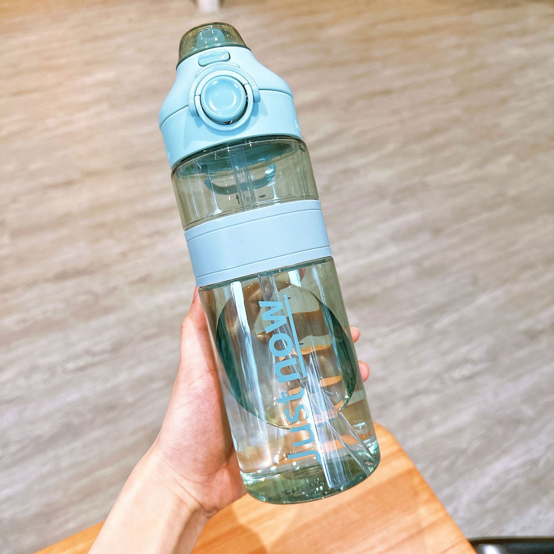 Wholesale of simple sports water bottles, double-drinking multi-functional fitness straw cups with scales, outdoor student and adult plastic cups Application Scenario