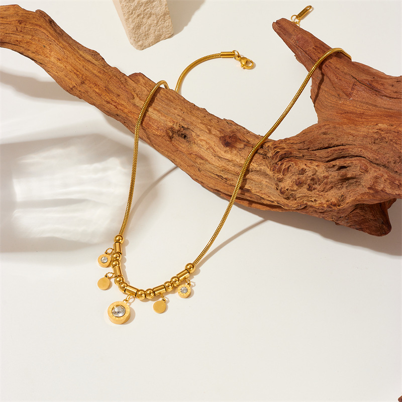 A stylish and versatile round plate diamond-encrusted titanium steel pendant chain with a high-end, simple and retro collarbone style Specification drawing