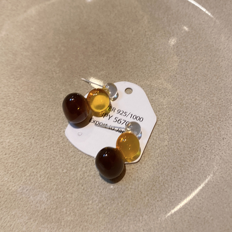 Korean-style transparent candy stud earrings, a unique design for women, retro resin earrings, a light luxury and high-end feel, a best-selling and elegant ear accessory Specification drawing