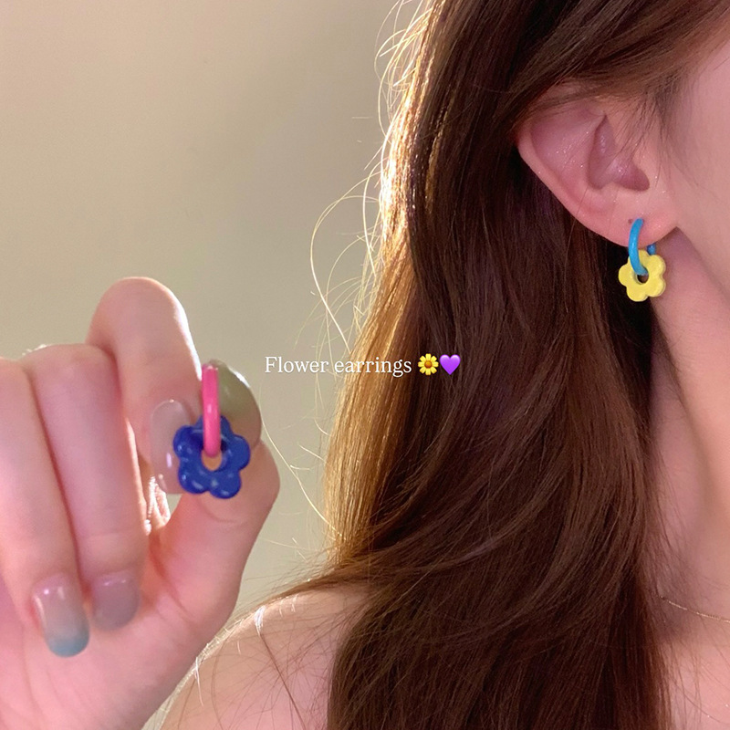 Spring and summer dopamine contrasting color small flower ear ring women's earrings, light luxury and high-end style, unique ear studs, ear accessories, ear buckles full figure