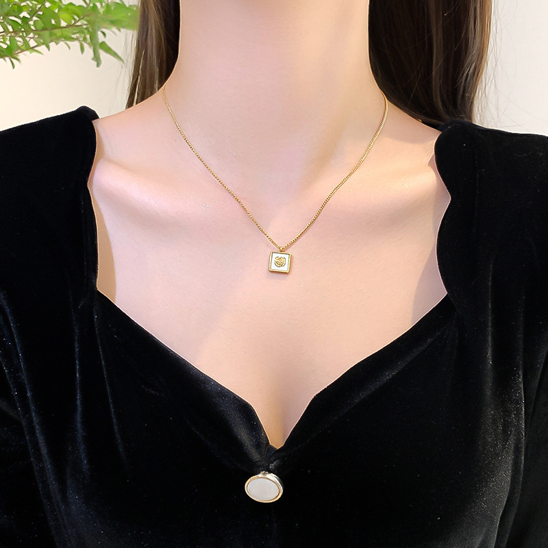 Elegant square shell rose titanium steel necklace that never fades for women, light luxury collarbone chain new 18k jewelry details Picture