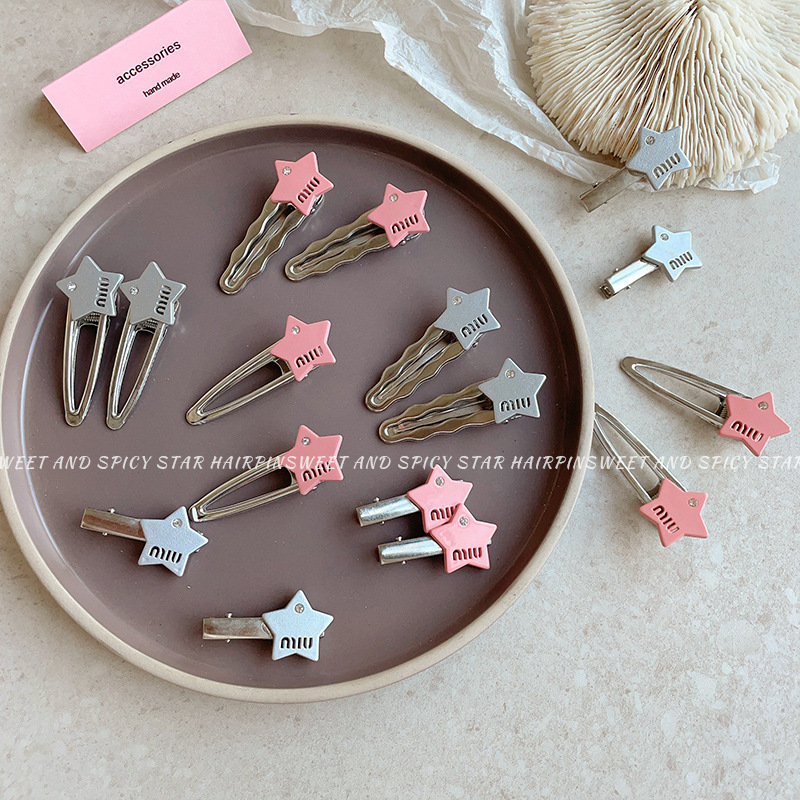 Metal star hairpin letter miu five-pointed star metal side clip ins large alloy duckbill clip Simple side clip details Picture