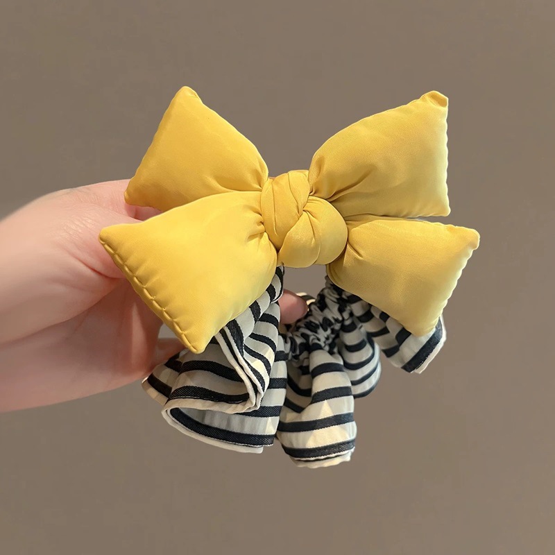 Dongdaemun's new lemon-yellow bow large intestine hair tie is a versatile striped and cute girlish hair tie accessory full figure