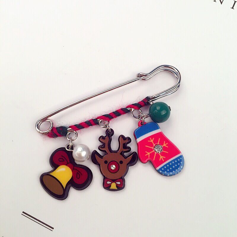 New Christmas accessories from South Korea: Cute reindeer sled dog cartoon fun wound brooch, pin brooch and corsage accessory Specification drawing