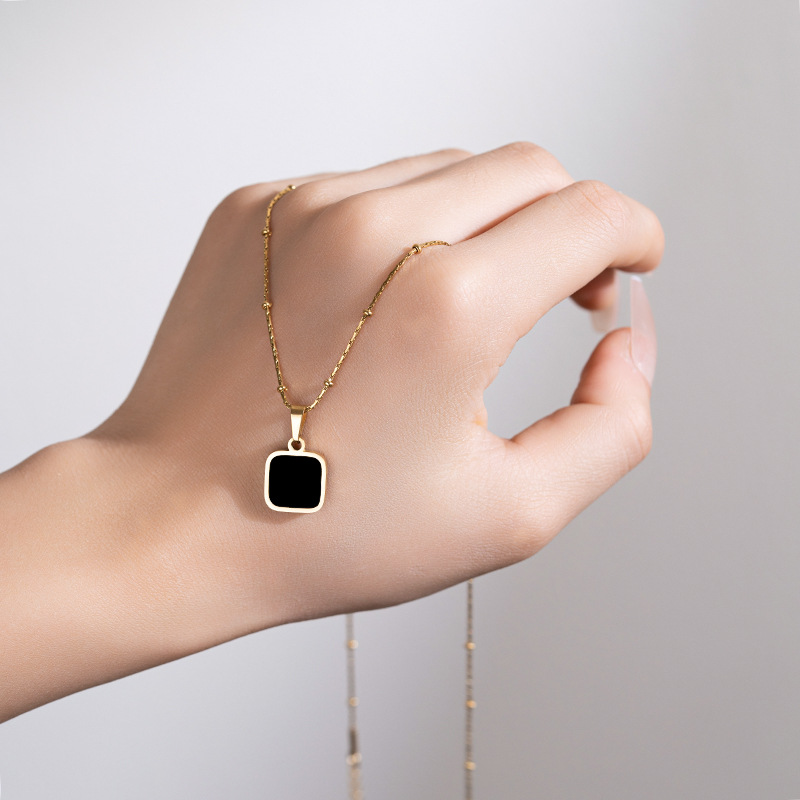 Black square geometric pendant titanium steel bean necklace for women, 18k gold-plated Internet celebrity collarbone chain, fashionable and light luxury accessory Application Scenario