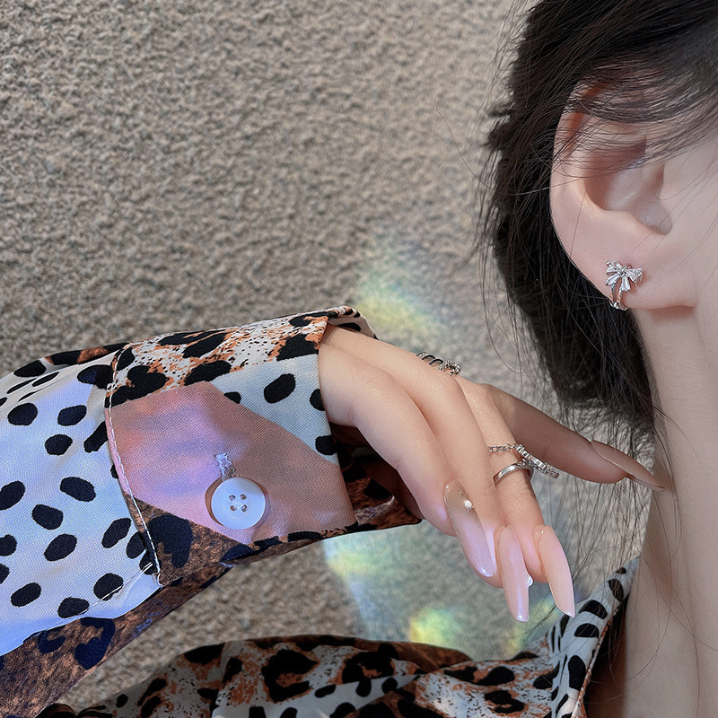 Exquisite full-diamond bow zircon ear buckles with an ins trendy design sense, simple and elegant fashion earrings, best-selling earrings Specification drawing