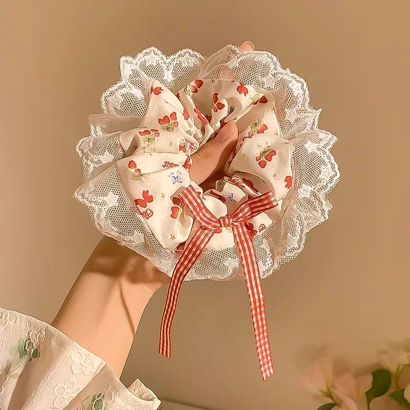 Red lace large intestine hair tie, fashionable bun hairstyle, cute matching 2025 spring, high elasticity, fluffy texture, exquisite quality Application Scenario