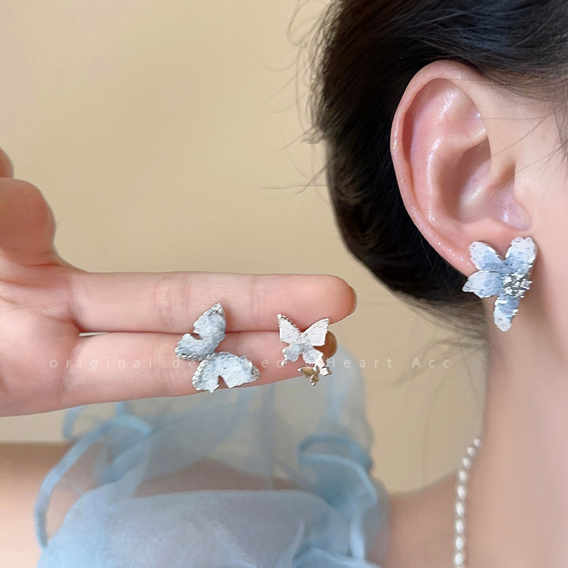 Exquisite micro-inlaid zircon butterfly stud earrings, a niche design for women, exude a sense of high-end luxury and delicate earrings and earrings, new style 2025 full figure