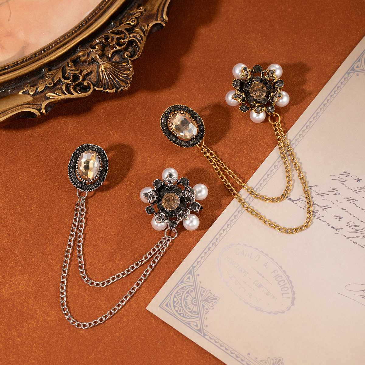 European and American retro flower pearl boutonniere, high-end chain tassel snowflake brooch, geometric diamond-encrusted suit accessory details Picture