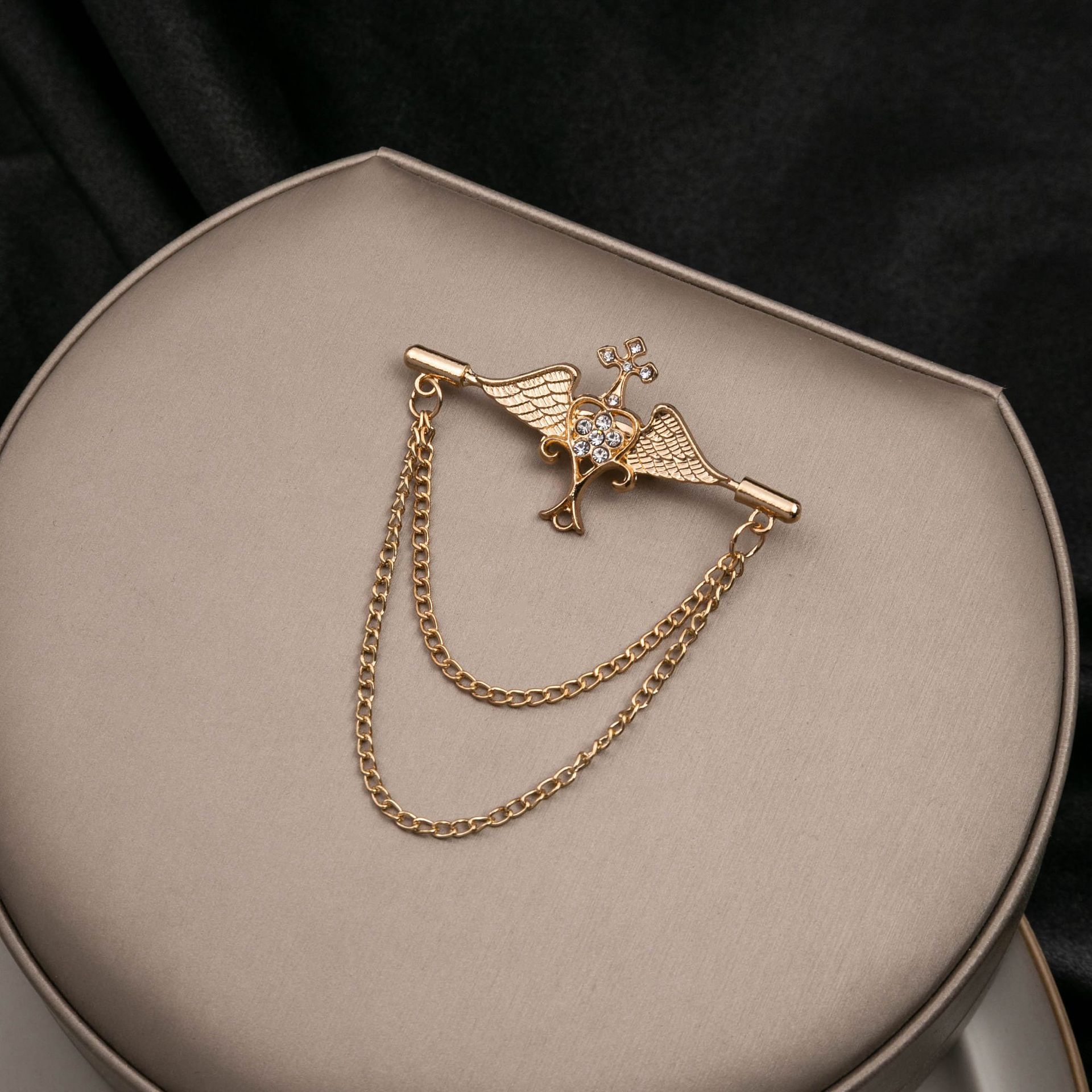 European and American fashion British style cross brooch, individual court style note men's accessory double-layer chain brooch Specification drawing