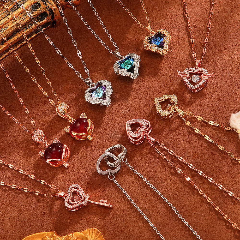 Japanese and Korean heart-shaped dynamic necklace for women, titanium steel, non-fading copper, slightly inlaid rhinestone, zircon design, light luxury pendant collarbone chain details Picture