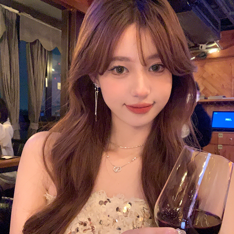 Irregular cross-shaped tassel earrings, a new 2024 bestseller for women, exude a sense of light luxury and sophistication. Long earrings, a stylish and elegant accessory Specification drawing