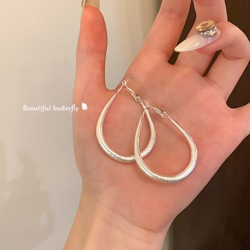 Korean-style high-end metallic matte teardrop ear rims, ins European and American style, versatile and commuter style ear studs and ear buckles Specification drawing