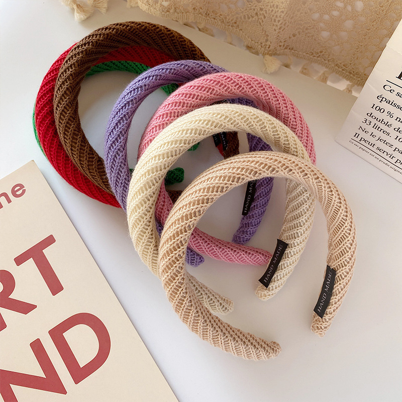 The new autumn and winter woolen knitted wide-edge sponge high top hairband is stylish and versatile. It is a candy-colored headband and hair accessory Application Scenario