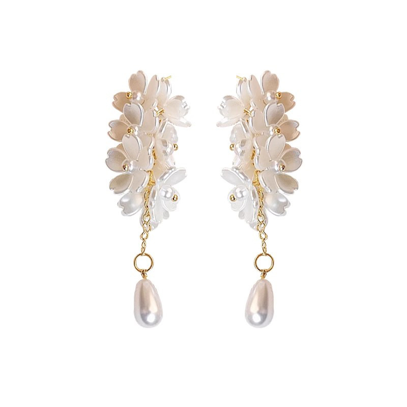 Super ethereal and elegant flower pearl long stud earrings, French light luxury fashion earrings, artistic style, sweet and versatile earrings for women Item Picture