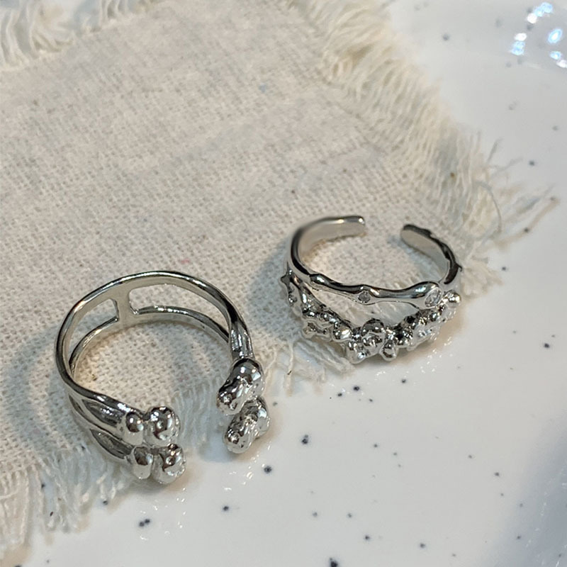 This niche design features a double-layered zircon with a high-end feel. It has a cold and cool texture, a sweet and cool style, and a simple open ring that is fashionable Application Scenario
