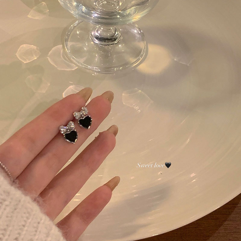 S925 Silver needle small, exquisite, sweet and cool black heart-shaped bow earrings with a niche design and versatile stud earrings details Picture