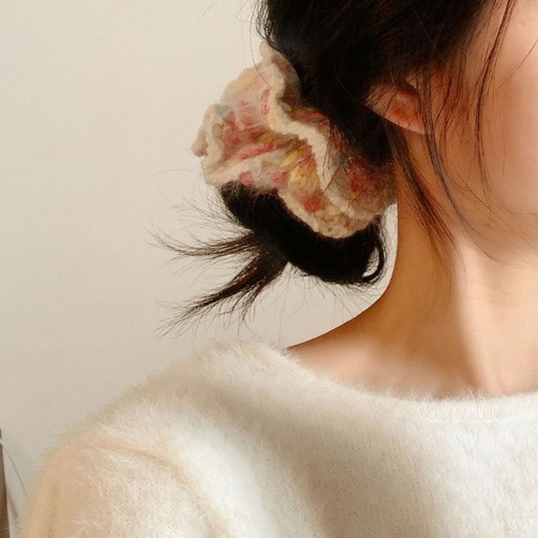 Soft, sweet and pink woolen large intestine hair band, women's forest-style fairy beauty, high-end princess hair tie, new hair accessory Specification drawing