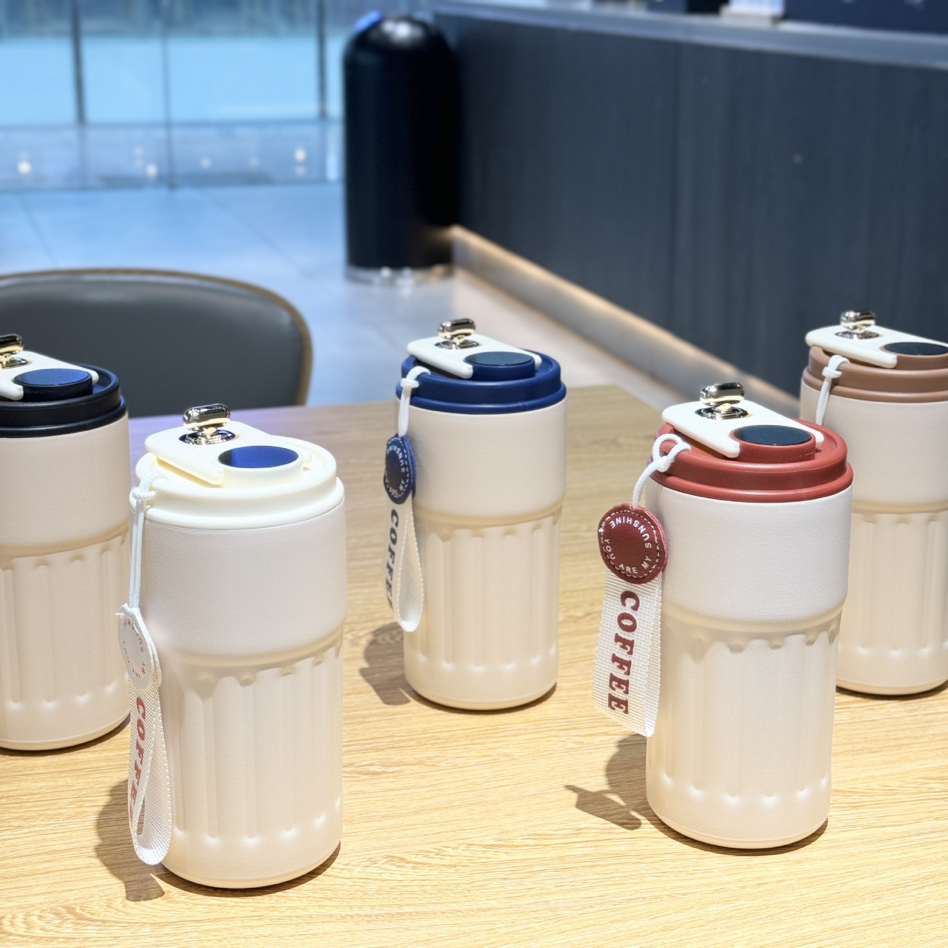 New smart temperature-displaying 316 stainless steel insulated cup, simple handle coffee cup, outdoor portable car gift cup details Picture