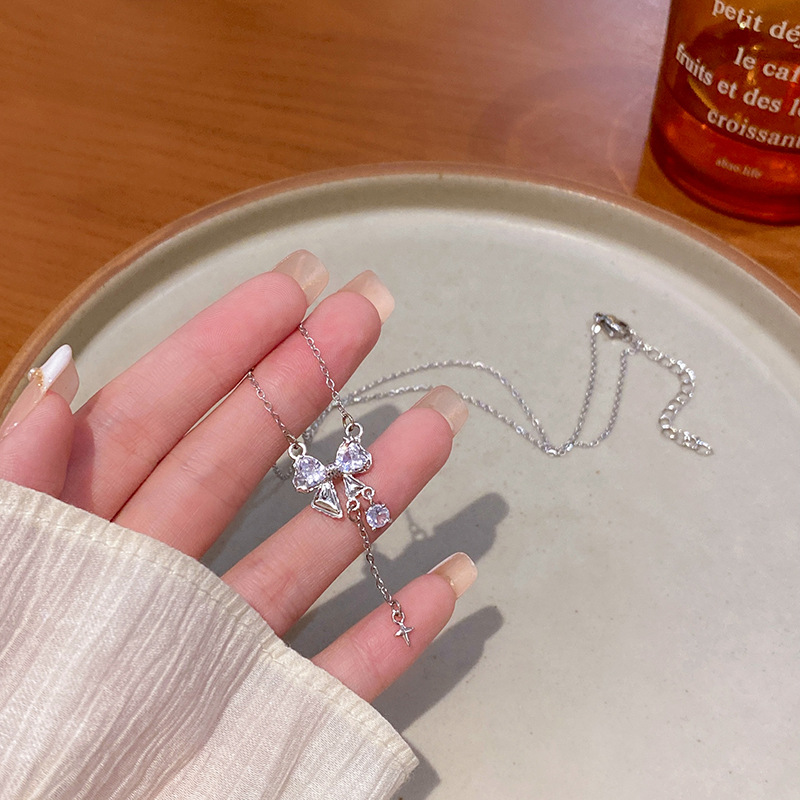 Wholesale of the 2023 autumn new bow zircon pendant necklace with a cold and elegant style for women, versatile collarbone chain full figure