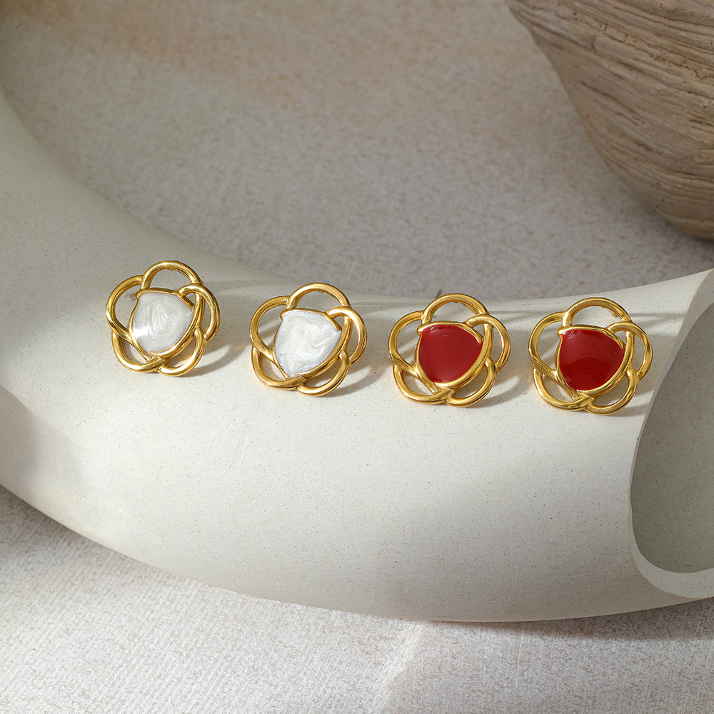 French retro oil-drip stud earrings for women that do not fade, with a light luxury and high-end feel, versatile 18k gold-plated stainless steel earrings wholesale Application Scenario
