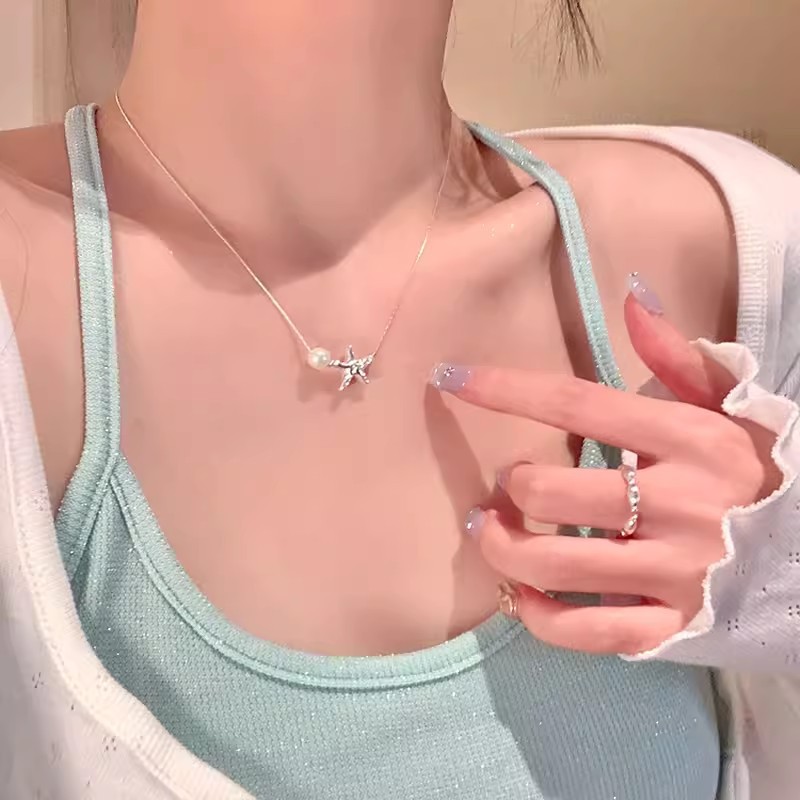 Summer Starfish freshwater pearl necklace for women, light luxury, gentle and simple. Collarbone chain, high-end neckchain accessory full figure