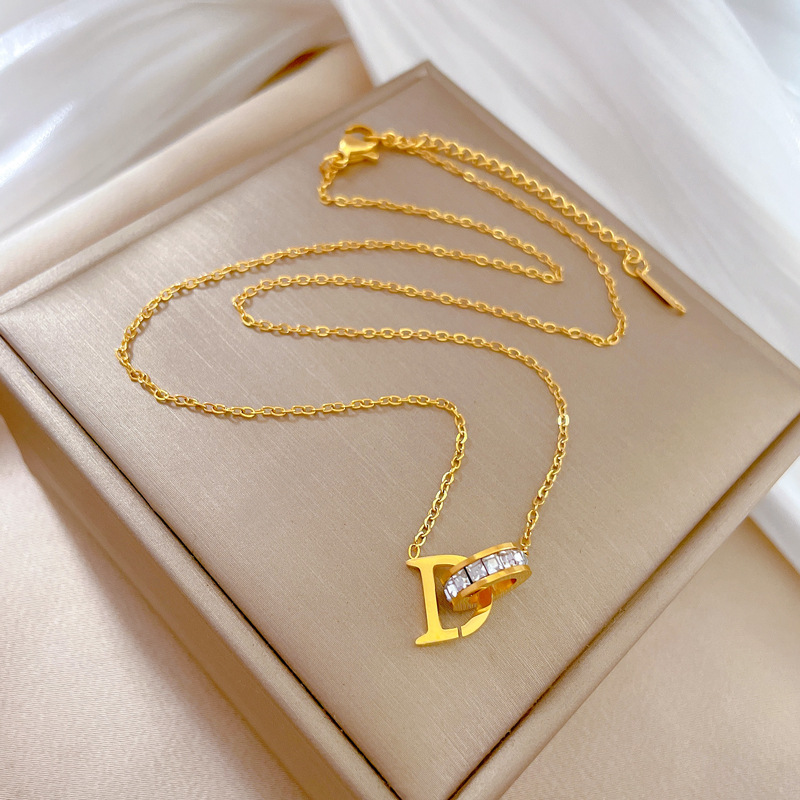 【 All-titanium Steel 】 D-shaped circular ring with a unique and minimalist style, real gold necklace inside the furnace, women's ins collarbone chain Application Scenario