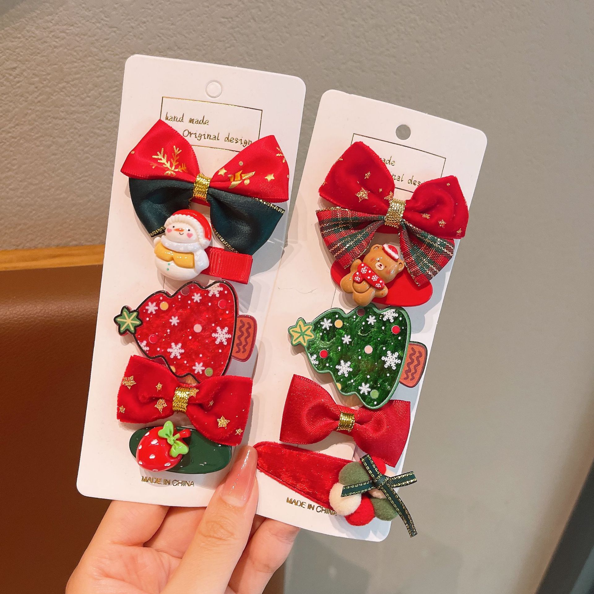 Christmas hair clips, children's bow hair clips, cute little girl snowman headwear, holiday outfit hair accessories Application Scenario