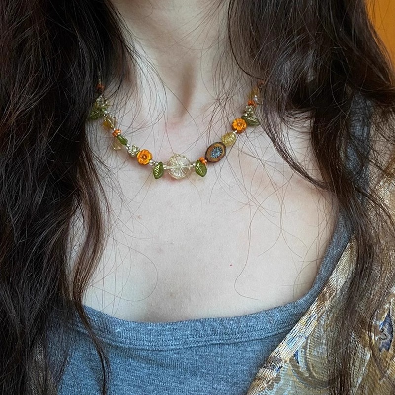 Hawaiian atmosphere, seaside island, forest-themed, niche accessories, plant leaves, fresh and delicate flowers, beaded necklaces for women full figure