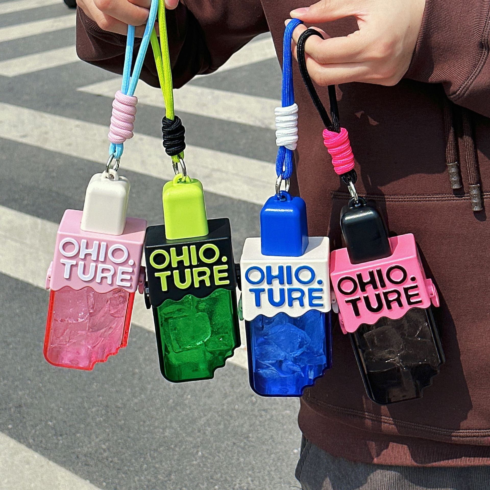 Creative Popsicle water cup ins Summer portable hand-held plastic cup Small, trendy and fashionable girls' straw cup wholesale Application Scenario