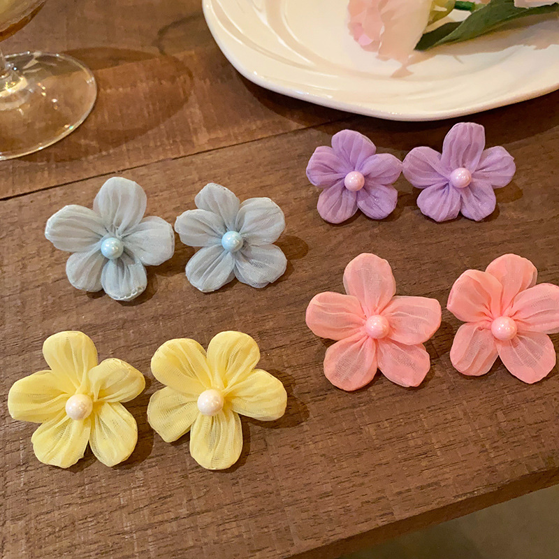 The fabric mesh flower tassel earrings are sweet and fresh, with fashionable and high-end stud earrings. They are versatile and elegant earrings for a young girl full figure