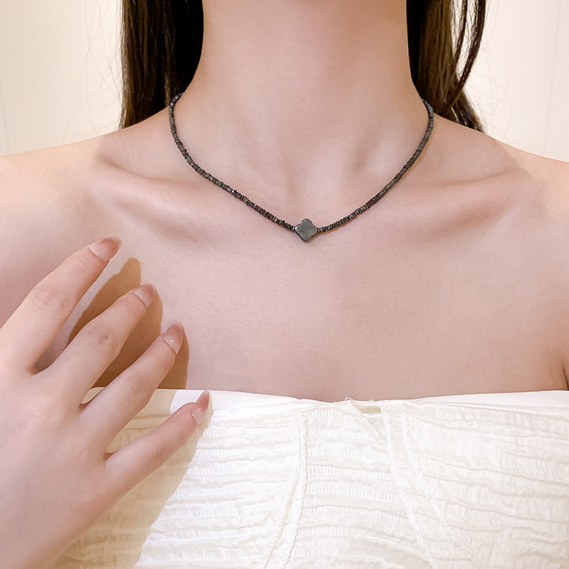 Korean-style light luxury, non-fading black silver titanium steel necklace, a niche design for women, dark series collarbone chain accessory Specification drawing