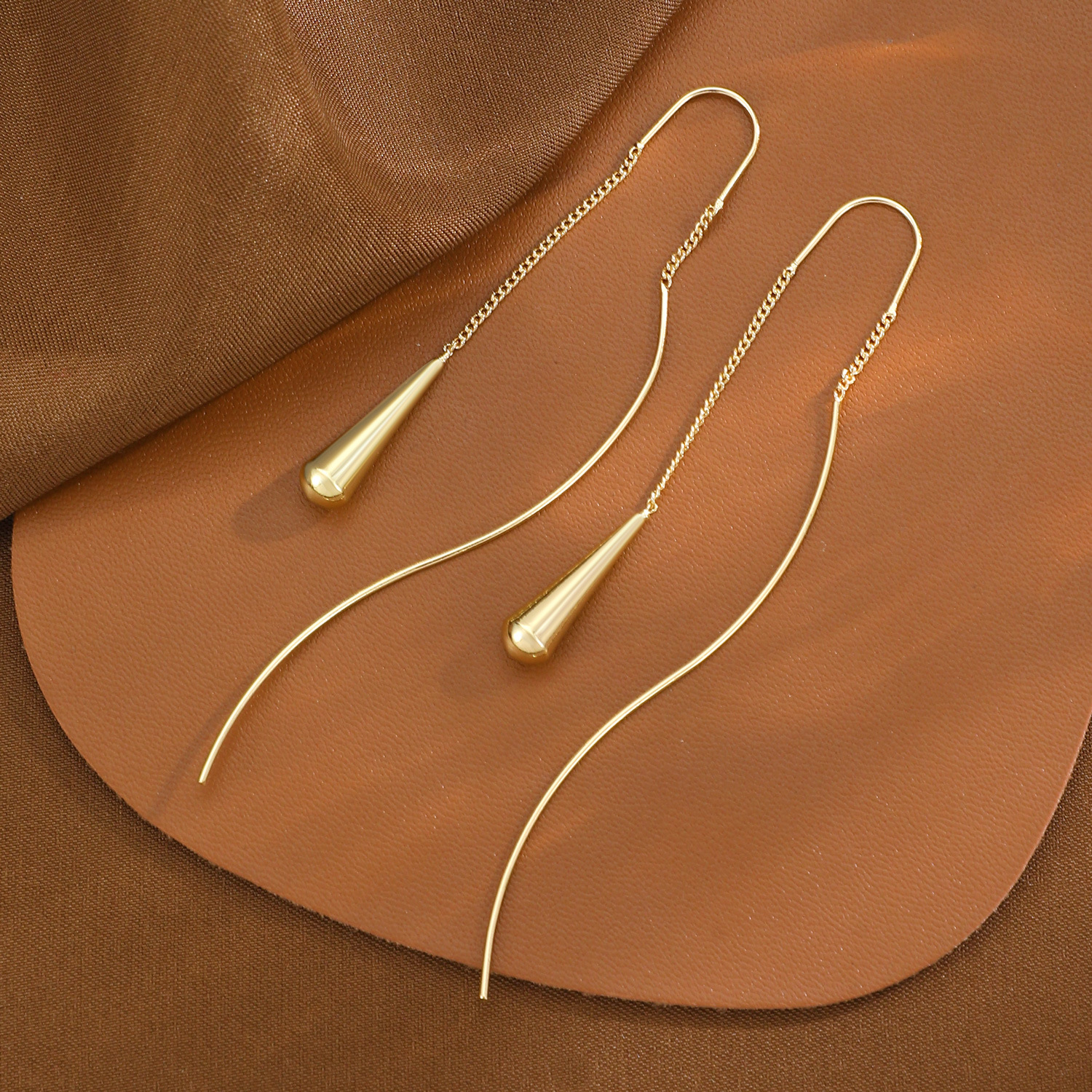Wholesale of new long tassel earrings for women with a sense of high-end luxury, light and niche earrings, ear threads and water drop earrings from Europe and America Specification drawing