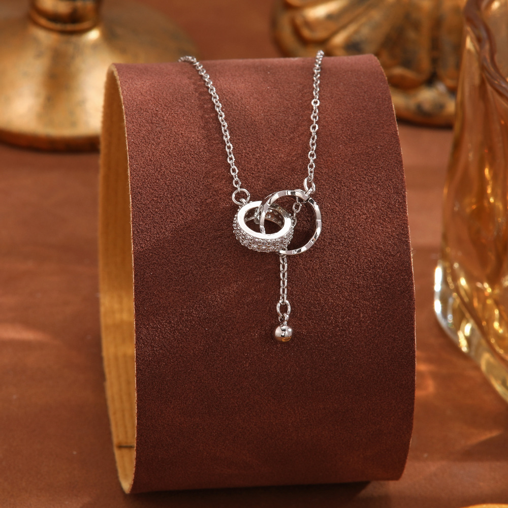 European and American fashionable titanium steel necklace, women's retro style, high-end feel, butterfly bear pendant, irregular and versatile collarbone chain Specification drawing