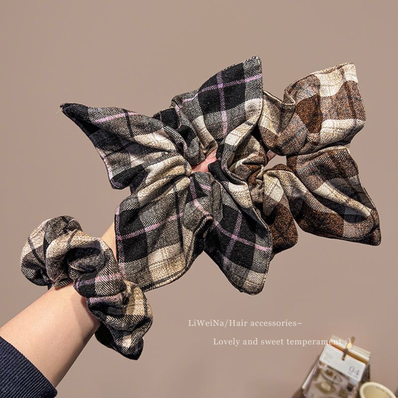 Maillard checkered large intestine hair band, women's bun hair tie, Korean-style style ponytail, square scarf, rubber band hair accessory Application Scenario