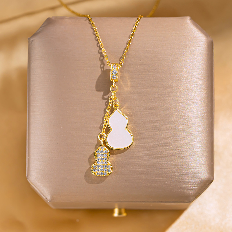 Fashionable and niche full-diamond tassel gourd titanium steel necklace for women, new versatile and popular collarbone chain, light luxury accessories wholesale full figure