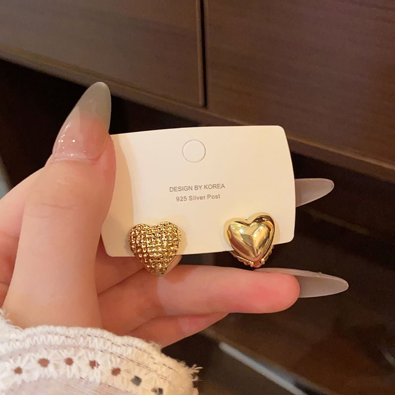 Light luxury metallic heart-shaped earrings, unique and niche design for women, cold style, 2025 new classic ear buckles Specification drawing