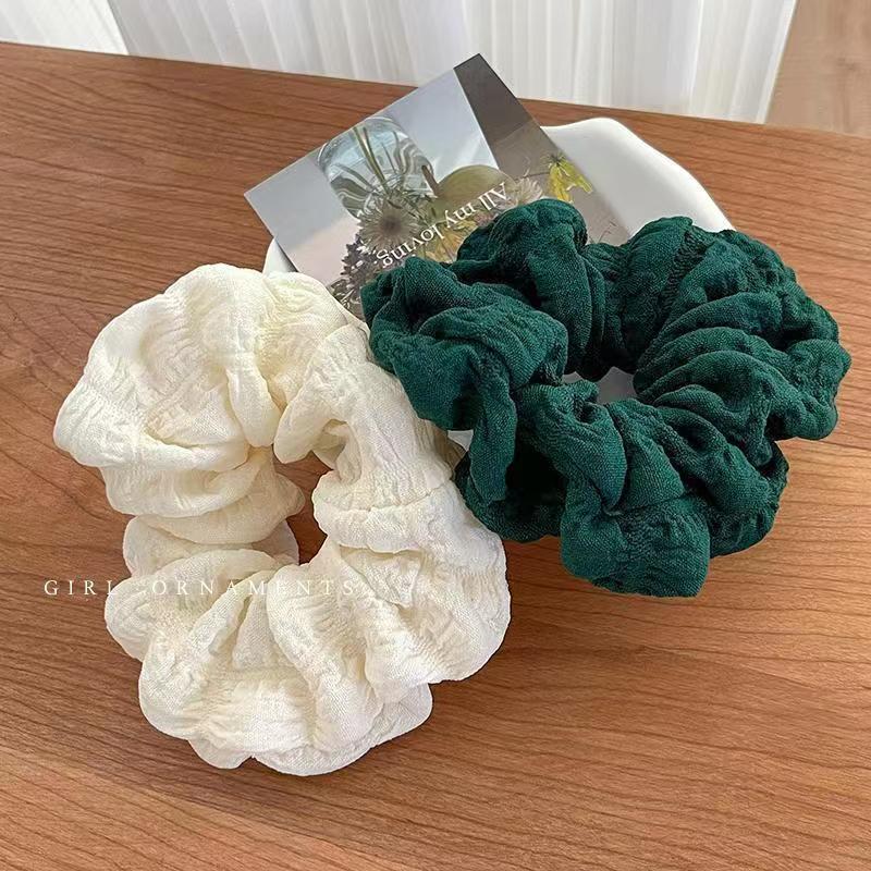 The cream puff hair band is simple and elegant, the pleated large intestine circle is high-end, the loose bun hair band is retro and the hair tie is stylish Application Scenario