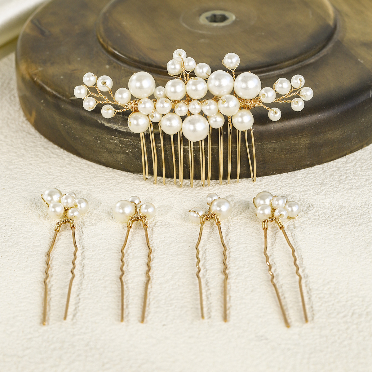 Bride accessories: Korean-style sweet headwear set, handcrafted pearl U-shaped hairpin, bridesmaid wedding dress, dress, updo and comb Application Scenario
